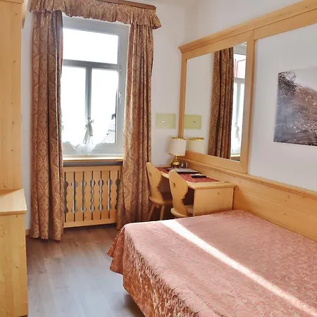 Regina 3* كورتينا دامبيتزو