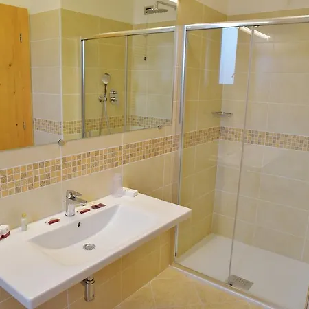 Regina فندق كورتينا دامبيتزو