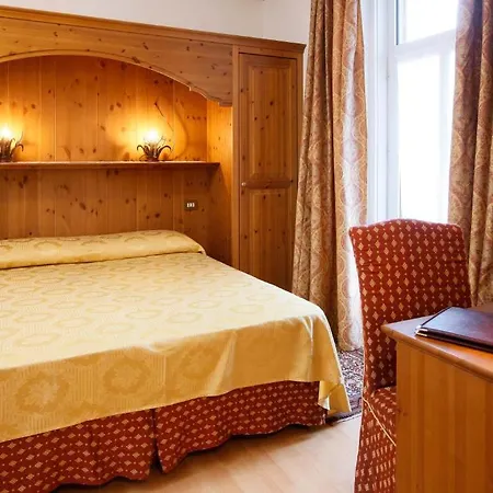 Regina فندق كورتينا دامبيتزو