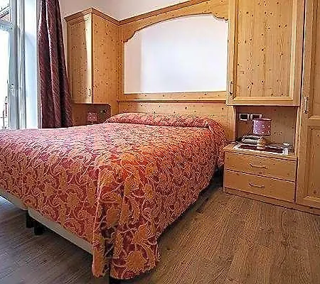 فندق Regina كورتينا دامبيتزو