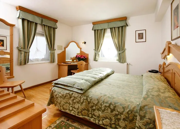 Regina 3*